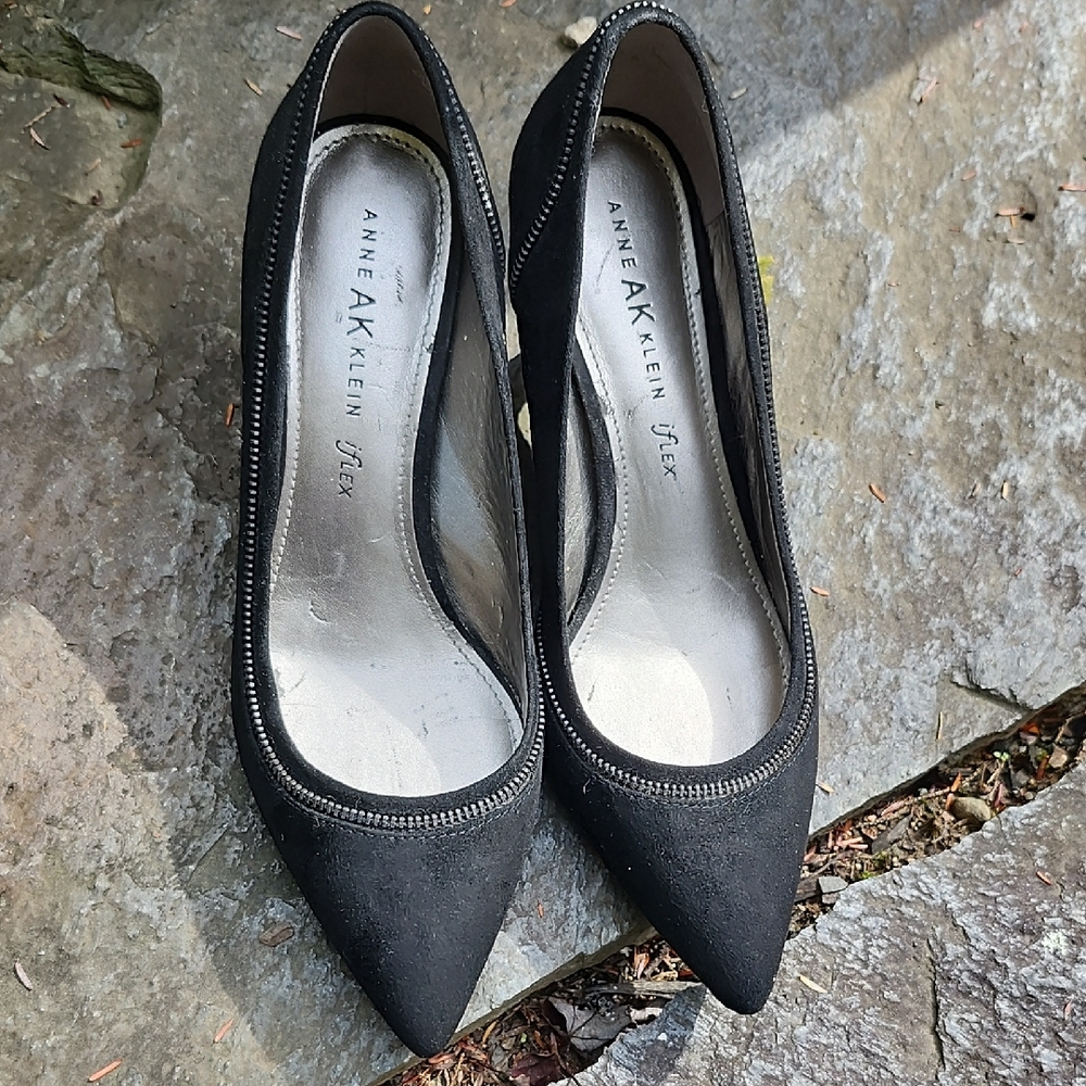 ANNE KLEIN Black Kitten Heel pumps 2" Heel, I Flex Very Nice Conditiin Sz 8M